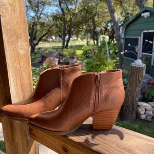 Super cute “Ankle Boots” with side zipper